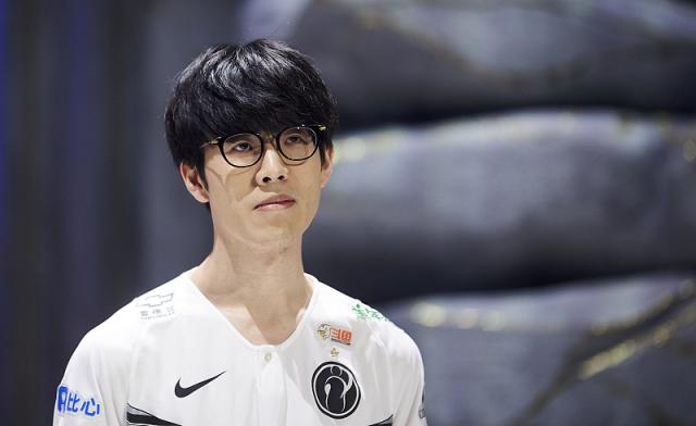 色表现为后 色表现为后