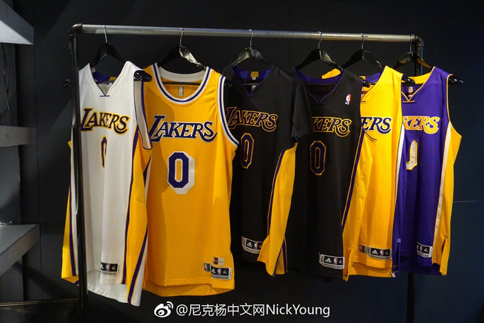 绕三点展开